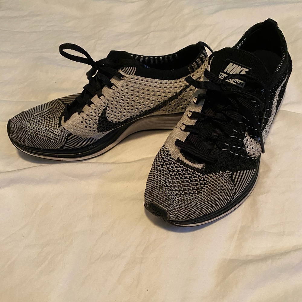 Nike flyknit racer tennis shoes